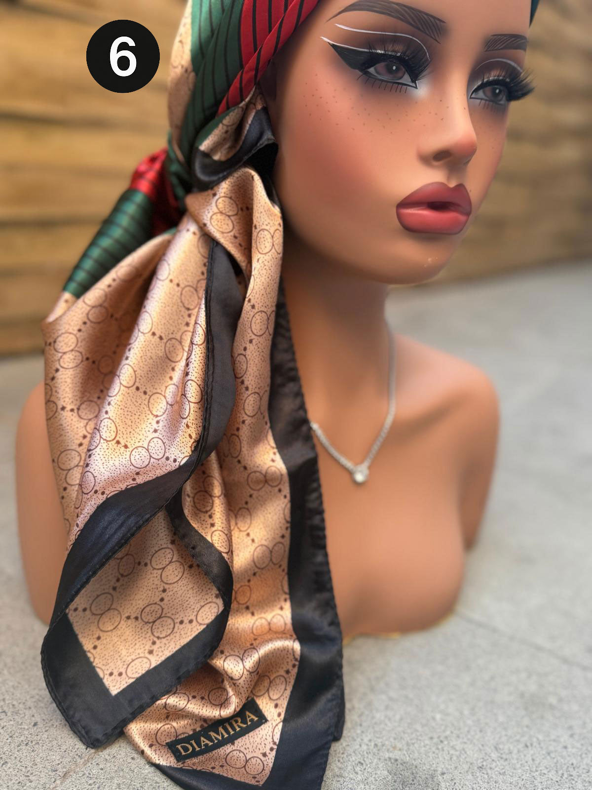 De Satijnen Must-Have – Chic en Zacht voor je Haar – in Diamira Stijl